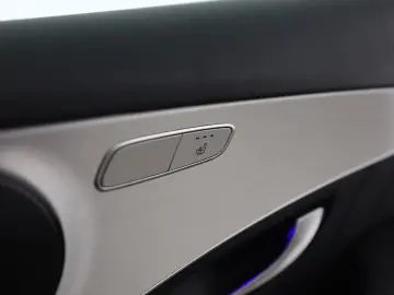 MERCEDES-BENZ GLC 300 e 4M AMG MBUX AHK Distronic Kamera LED