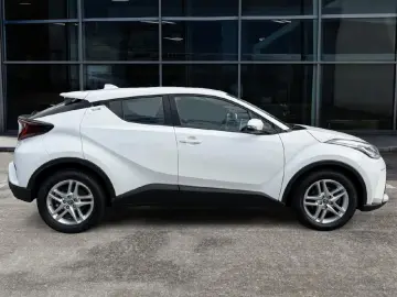 TOYOTA C-HR Hybrid Business Edition