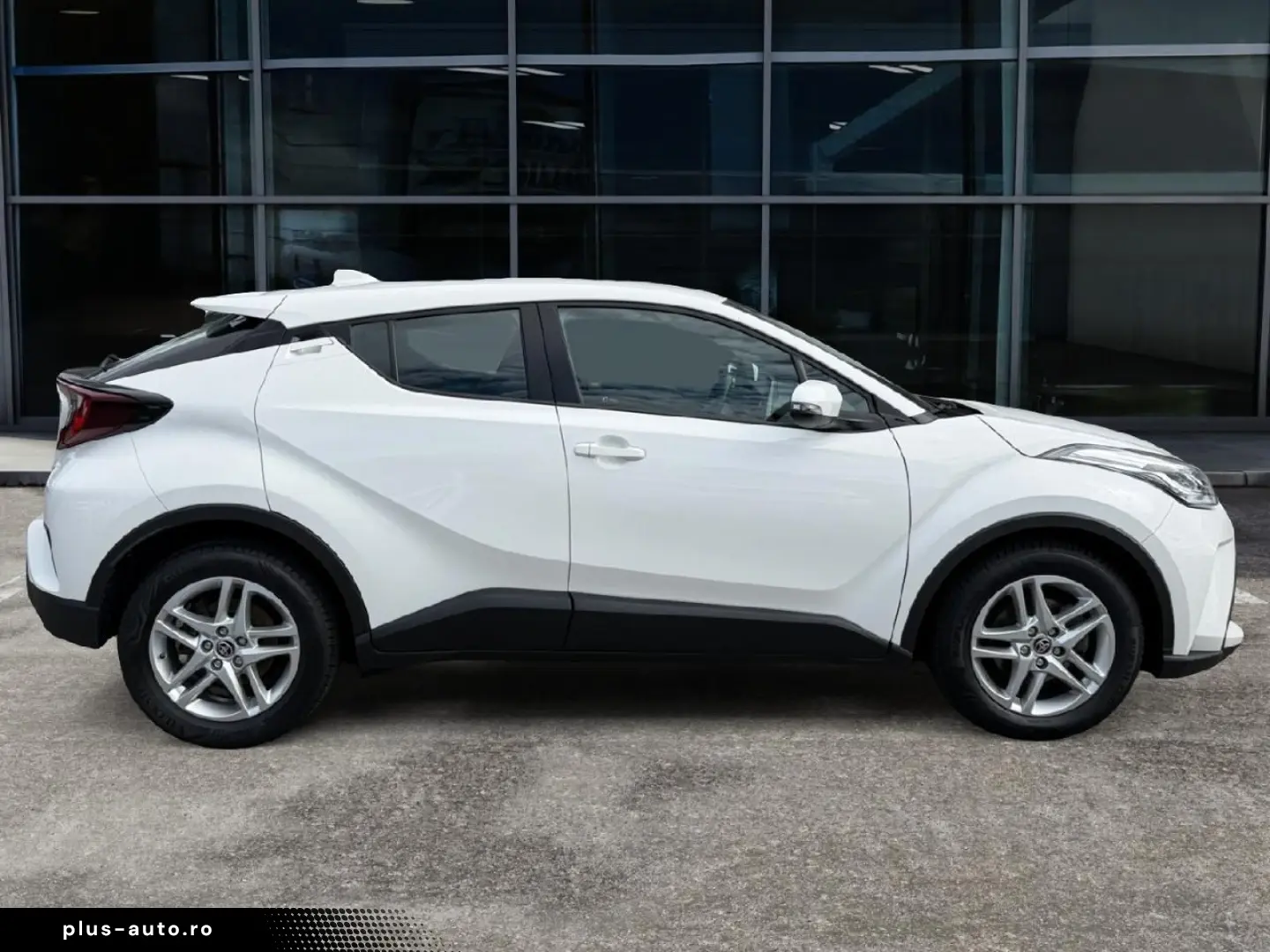 TOYOTA C-HR Hybrid Business Edition