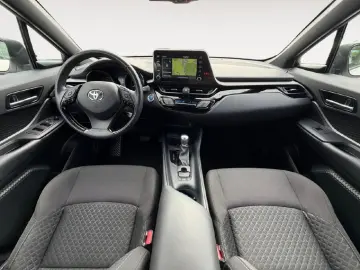 TOYOTA C-HR Hybrid Business Edition
