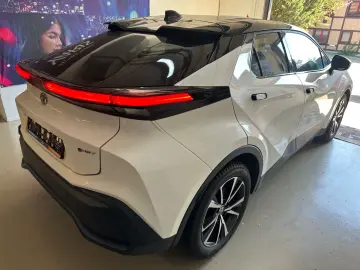 TOYOTA C-HR Hybrid Teamplayer