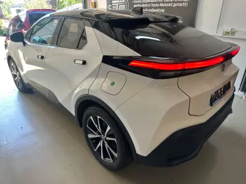 TOYOTA C-HR Hybrid Teamplayer