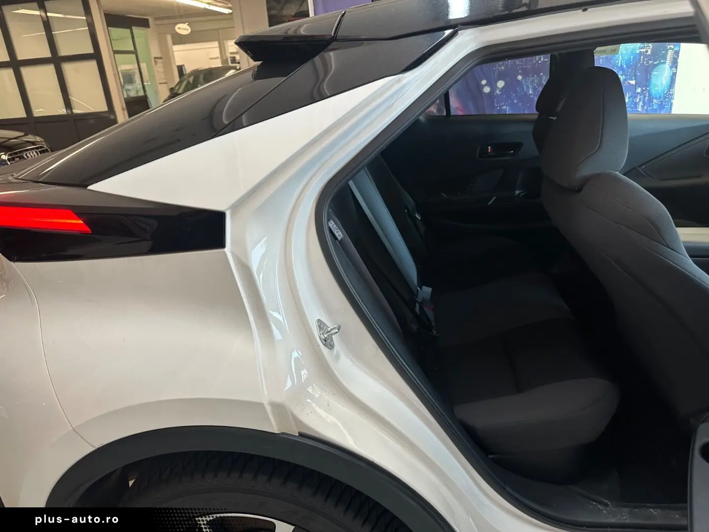 TOYOTA C-HR Hybrid Teamplayer