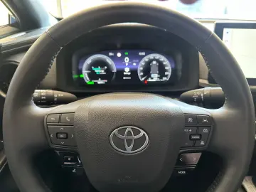 TOYOTA C-HR Hybrid Teamplayer
