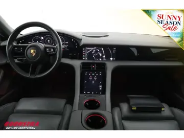 PORSCHE Taycan Cross Turismo 4 93 kWh Pano ACC Virtual M