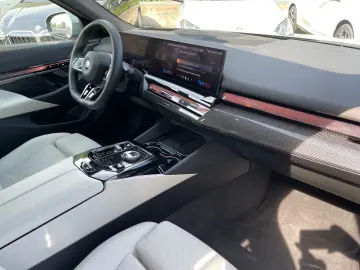 BMW 550e xDrive Tour. M Sport Pro    Pano Autobahnas