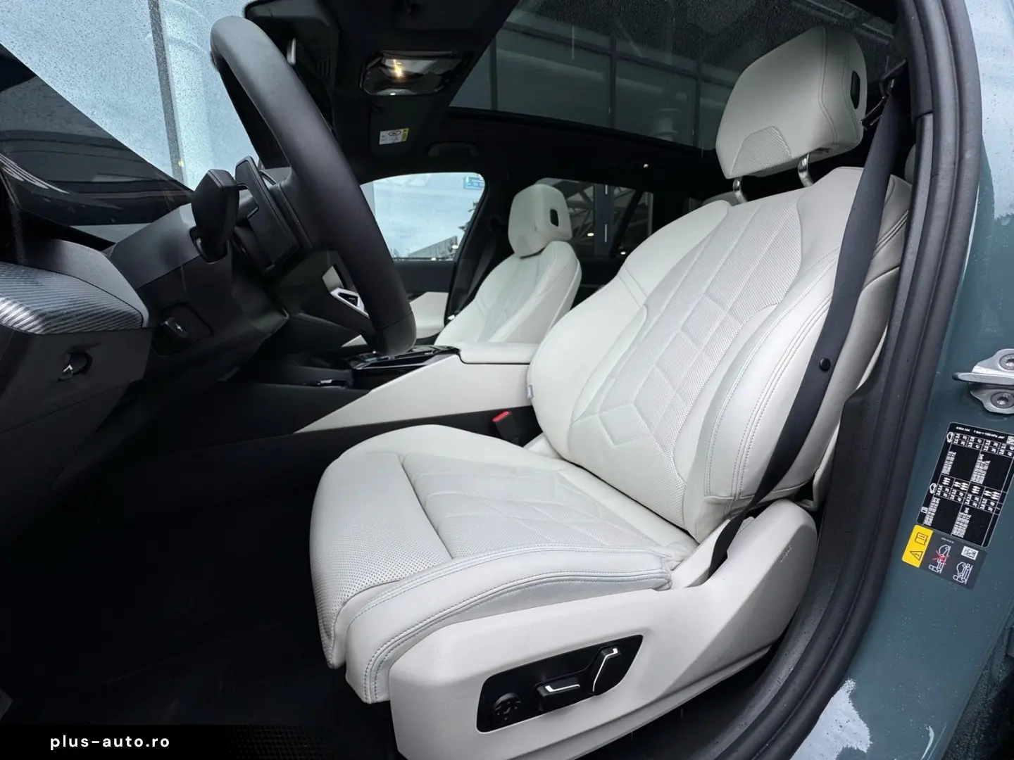 BMW 550e xDrive Ad-Fahrw-Pro Autobahnas PANO AHK B&W