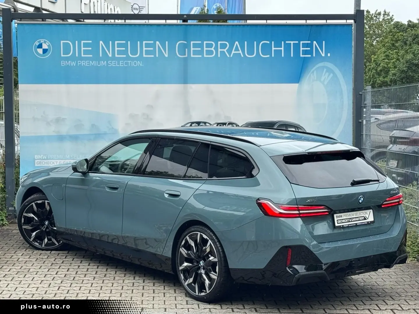 BMW 550e xDrive Ad-Fahrw-Pro Autobahnas PANO AHK B&W