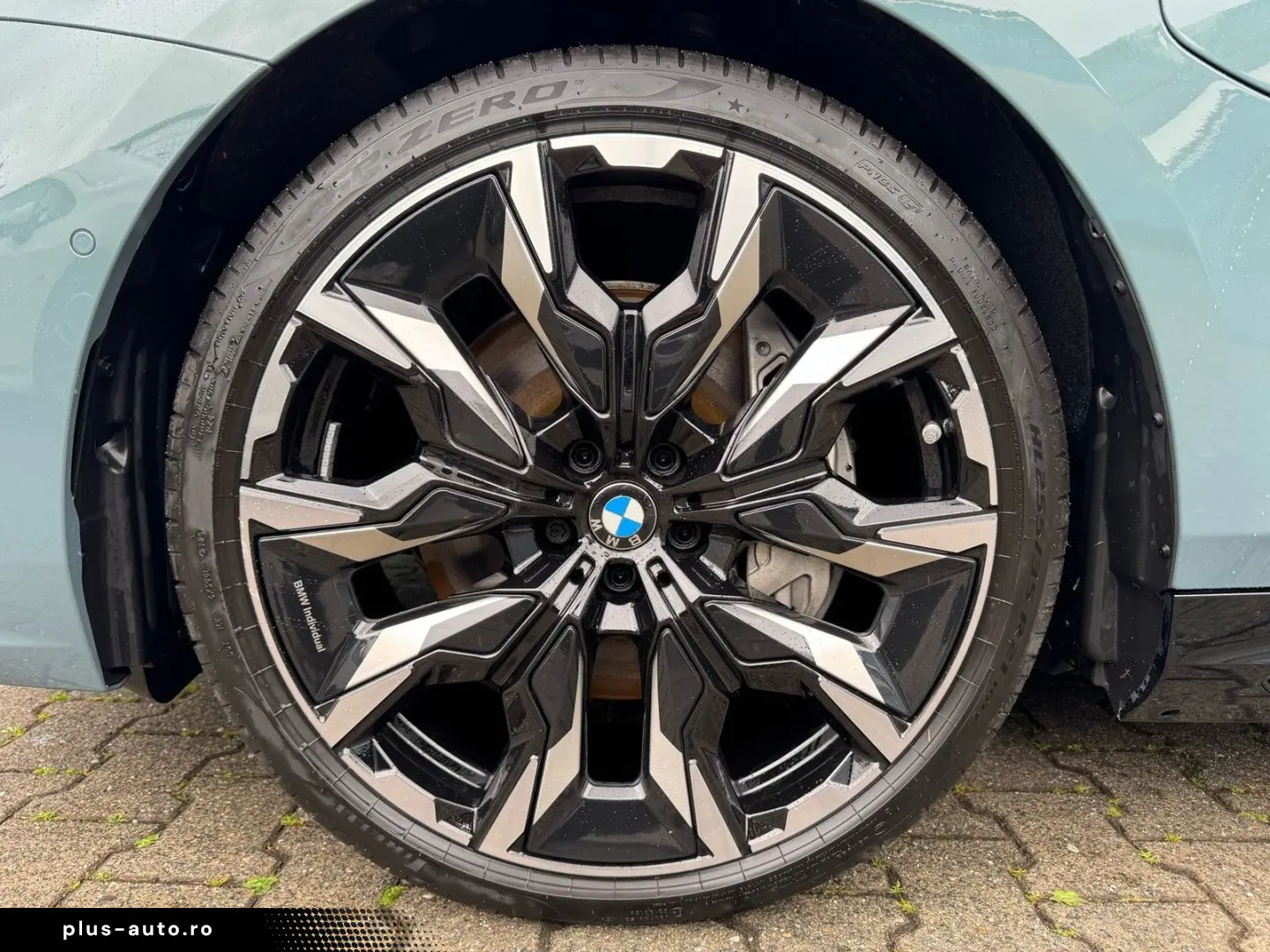 BMW 550e xDrive Ad-Fahrw-Pro Autobahnas PANO AHK B&W