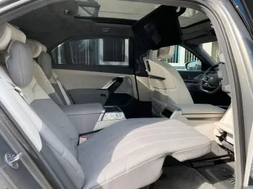 BMW i7 xDrive 60 Fond Entertainm Kristall NP188.430€