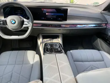 BMW i7 xDrive 60 Fond Entertainm Kristall NP188.430€