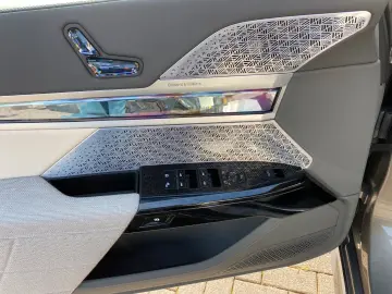 BMW i7 xDrive 60 Fond Entertainm Kristall NP188.430€