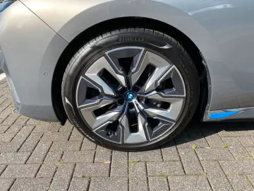 BMW i7 xDrive 60 Fond Entertainm Kristall NP188.430€