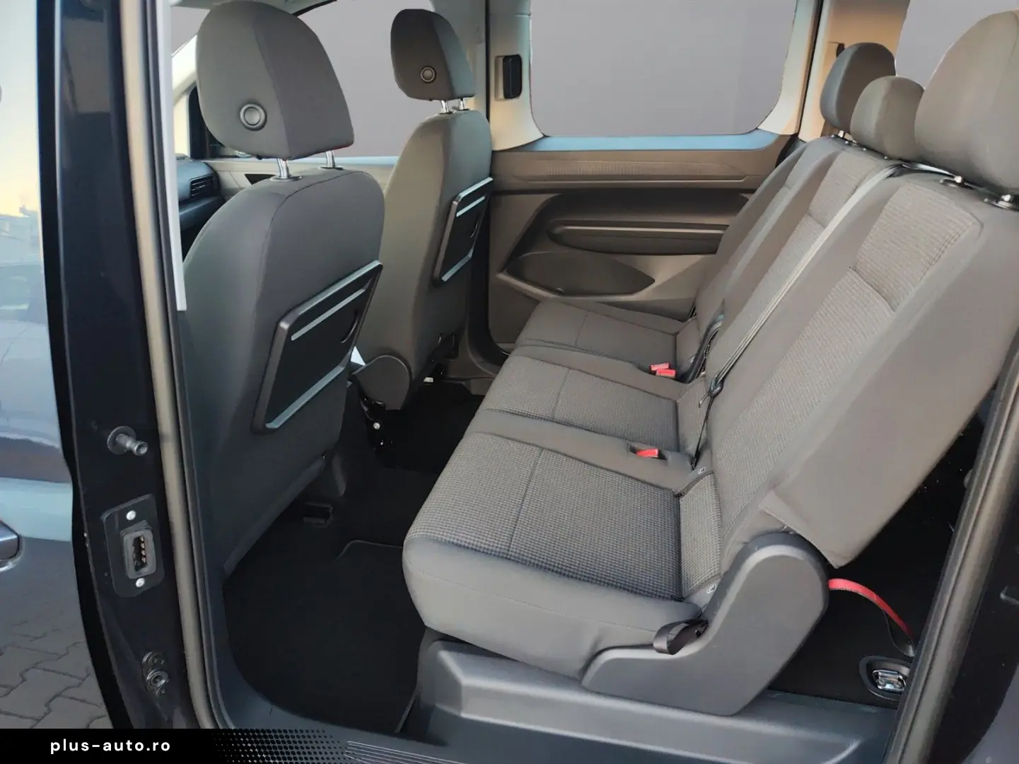 VW Caddy Maxi 2.0 TDI 7-Sitzer AHK ACC Standheizung
