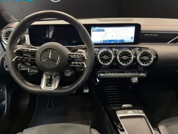 MERCEDES-BENZ CLA 35 AMG 4M NIGHT AERO PANO DISTRONIC KAMERA