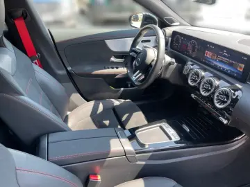 MERCEDES-BENZ AMG CLA 35 4M Coupé PANO BURMESTER AMG…