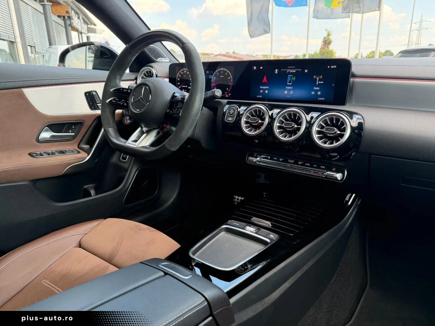 MERCEDES-BENZ CLA 45 S AMG Pano Burm Memory Distr HUD 360