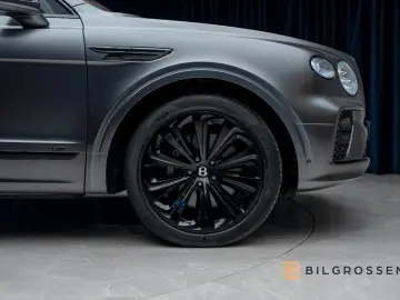 BENTLEY Bentayga 4.0 V8 First Edition Mulliner Blackline