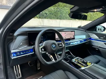 BMW i7 M70 xDrive PANO-SKY B&W Fond-TV Executive