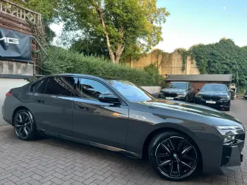 BMW i7 M70 xDrive PANO-SKY B&W Fond-TV Executive