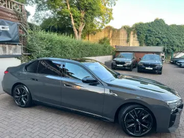 BMW i7 M70 xDrive PANO-SKY B&W Fond-TV Executive