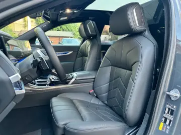 BMW i7 M70 xDrive PANO-SKY B&W Fond-TV Executive