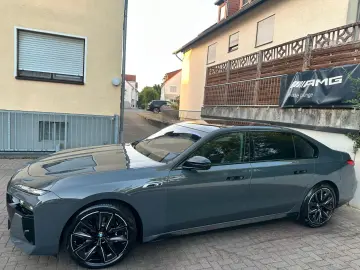 BMW i7 M70 xDrive PANO-SKY B&W Fond-TV Executive