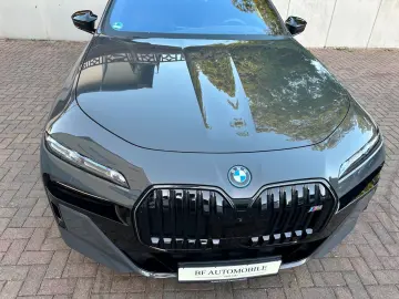 BMW i7 M70 xDrive PANO-SKY B&W Fond-TV Executive