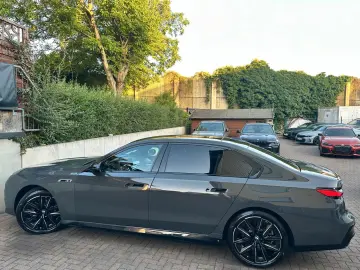 BMW i7 M70 xDrive PANO-SKY B&W Fond-TV Executive