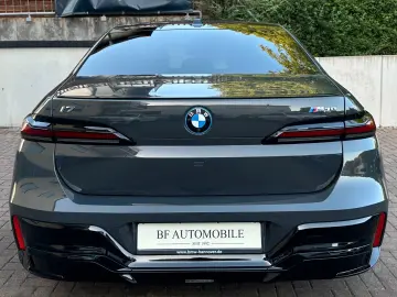 BMW i7 M70 xDrive PANO-SKY B&W Fond-TV Executive
