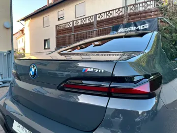 BMW i7 M70 xDrive PANO-SKY B&W Fond-TV Executive
