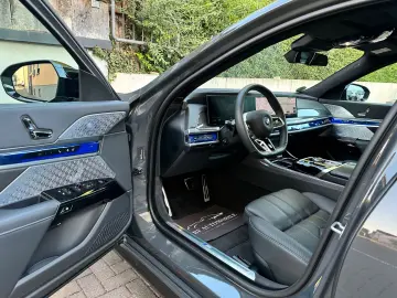 BMW i7 M70 xDrive PANO-SKY B&W Fond-TV Executive