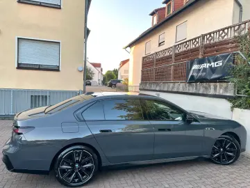 BMW i7 M70 xDrive PANO-SKY B&W Fond-TV Executive