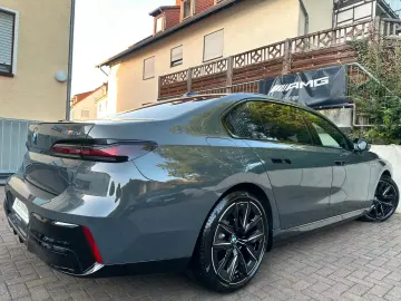 BMW i7 M70 xDrive PANO-SKY B&W Fond-TV Executive