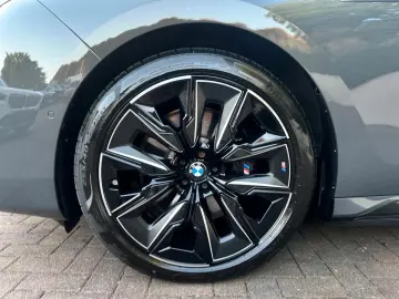 BMW i7 M70 xDrive PANO-SKY B&W Fond-TV Executive