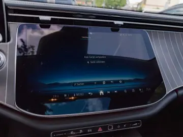 MERCEDES-BENZ E 300 e Exclusive DIGITAL 360 Pano HUD AHK 360