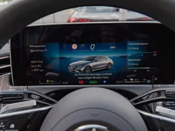 MERCEDES-BENZ E 300 e Exclusive DIGITAL 360 Pano HUD AHK 360