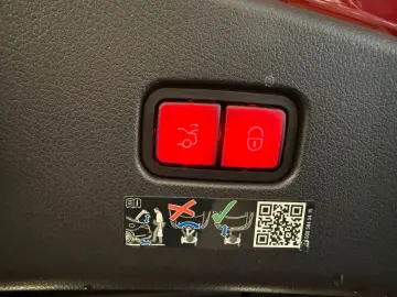 MERCEDES-BENZ CLE 200 Coupé AMG PANO MEMORY HuD 360 …