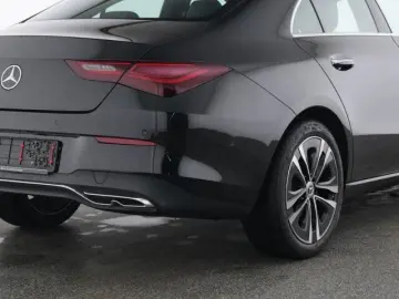 MERCEDES-BENZ CLA 180 Coupé Progressive Advance Pano…