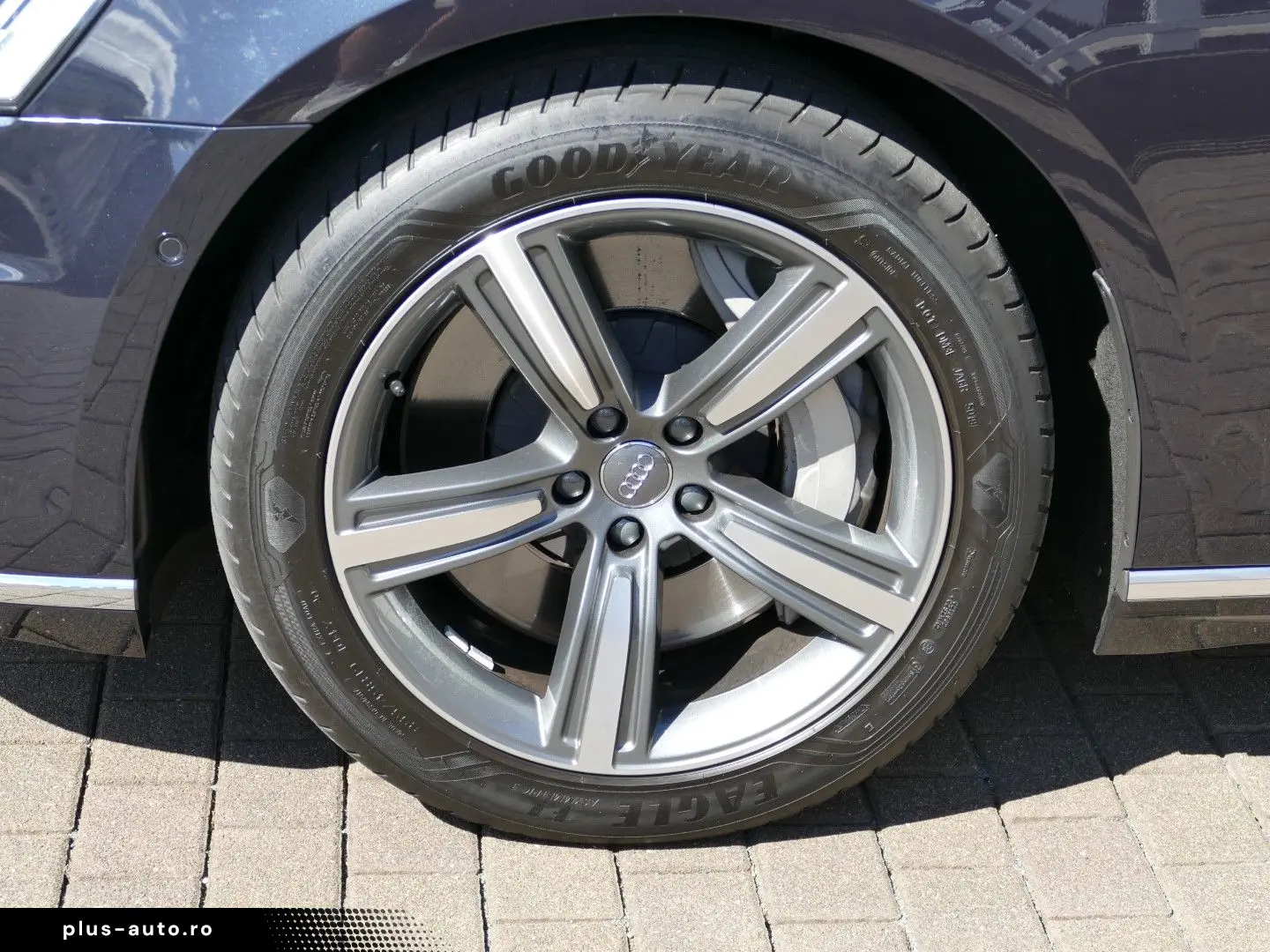AUDI A8 L 60 TFSI 4.0 V8 quattro   Standhzg TV Matrix