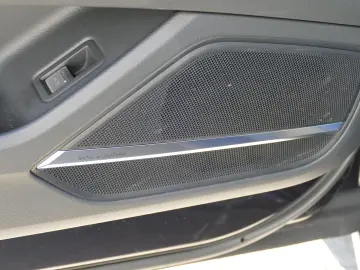 AUDI A8 L 60 TFSI 4.0 V8 quattro   Standhzg TV Matrix