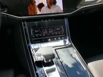 AUDI A8 L 60 TFSI 4.0 V8 quattro   Standhzg TV Matrix