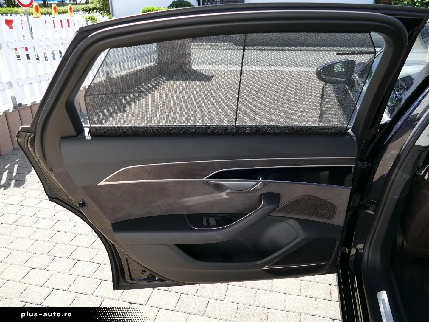 AUDI A8 L 60 TFSI 4.0 V8 quattro   Standhzg TV Matrix