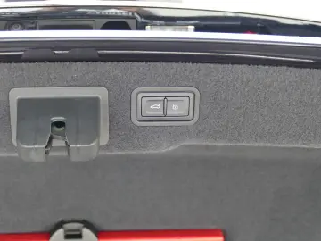 AUDI A8 L 60 TFSI 4.0 V8 quattro   Standhzg TV Matrix