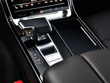 AUDI A8 50 TDI Lang 3xTV B&O Nachtsicht Massage TV
