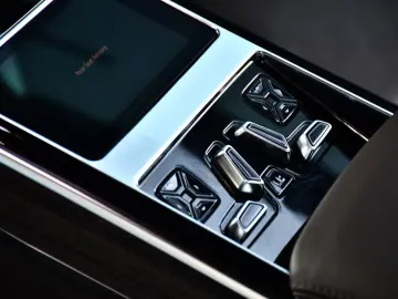 AUDI A8 50 TDI Lang 3xTV B&O Nachtsicht Massage TV