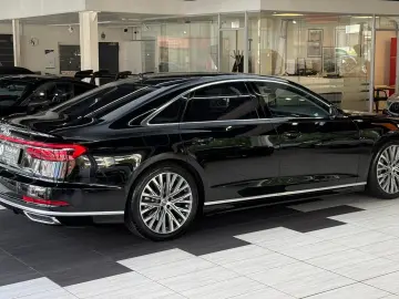 AUDI A8 60 TDI qu Sporpaket Pano HuD B&O StHzg