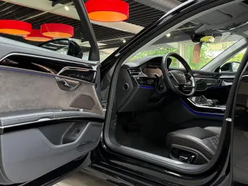 AUDI A8 60 TDI qu Sporpaket Pano HuD B&O StHzg