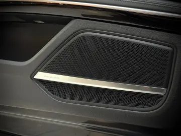 AUDI A8 60 TDI qu Sporpaket Pano HuD B&O StHzg