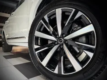 VOLVO XC90 Plus Bright AWD 7-Sitz 360  Head-Up H&K ACC
